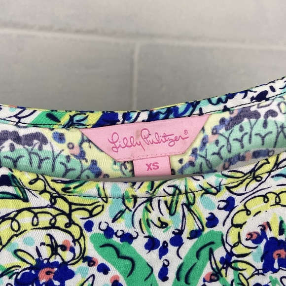 Lilly‎ Pulitzer Cap Sleeve Tunic Blouse XSMALL Alligator Tropical Colorful Rayon - Picture 3 of 7